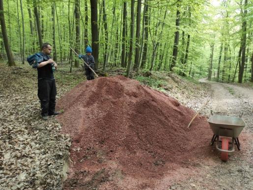 eine Menge Kies und Schotter, wartet auf Abnehmer