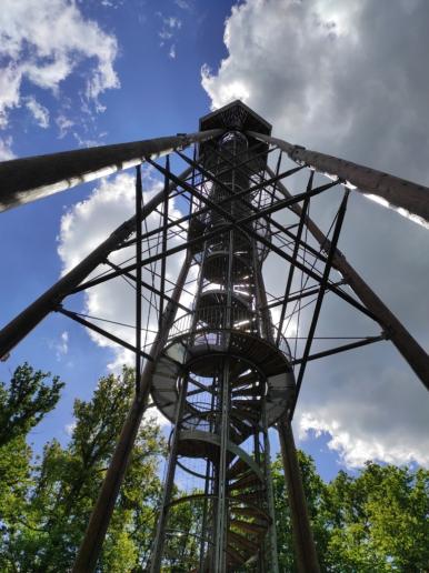 Eichbergturm von unten