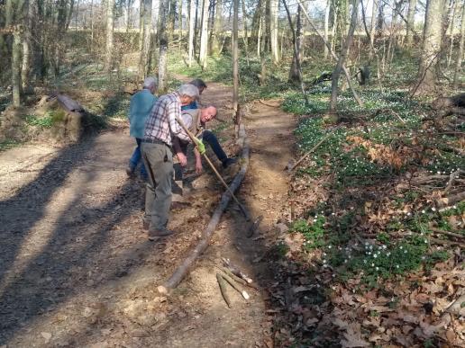 Ausbesserung von Wanderwegen