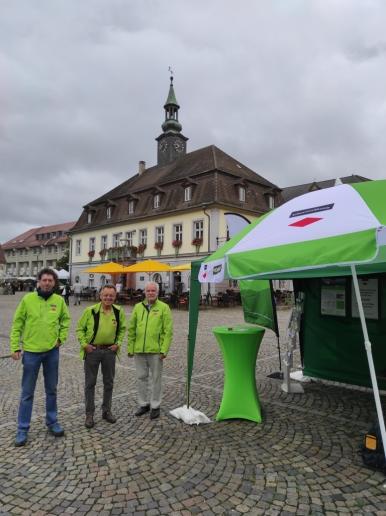 Ralph, Wieland und Winfried vor dem alten Rathaus